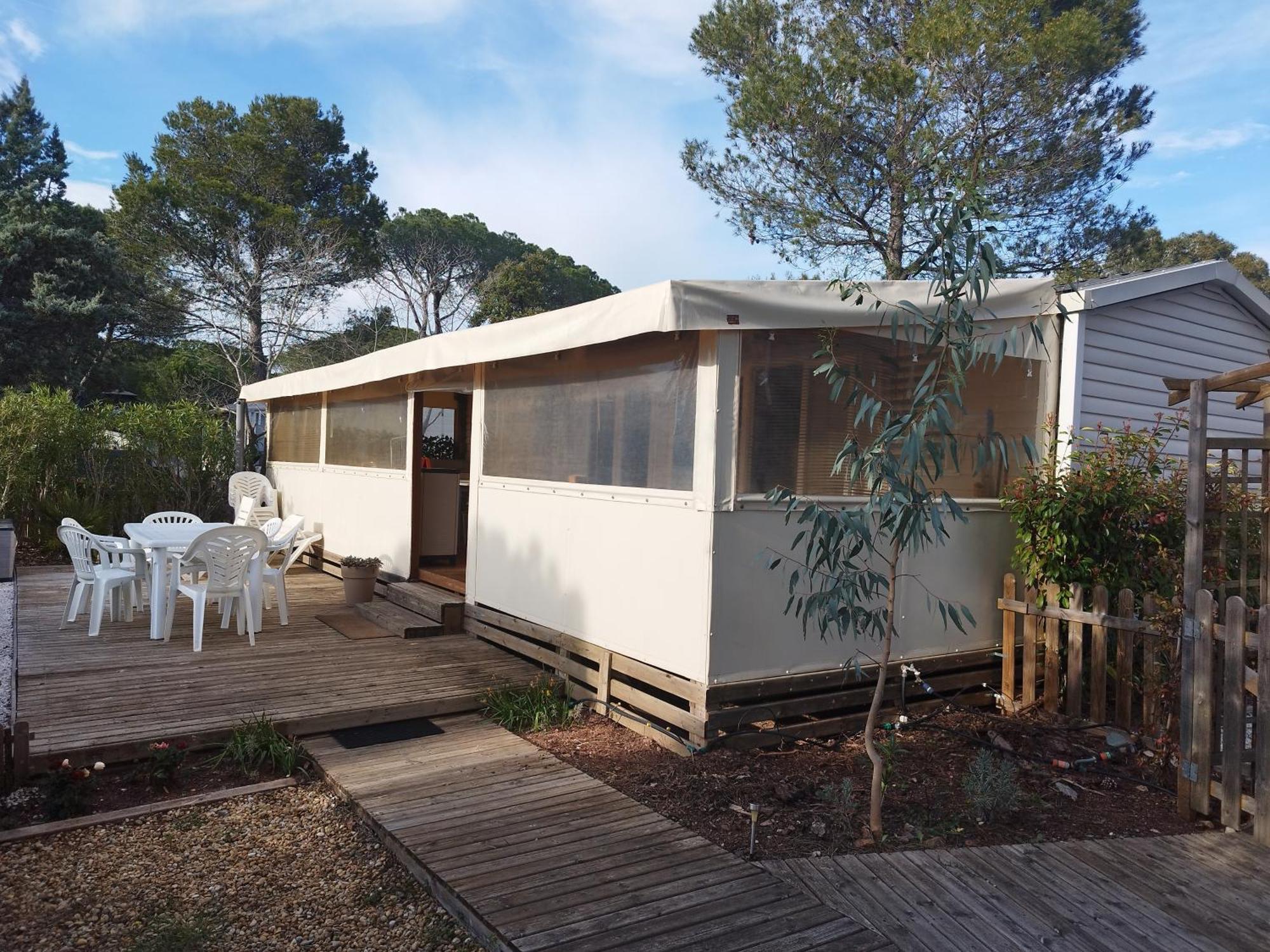 Camping Mobil A Louer Dans Des Cigales 5 Etoiles *